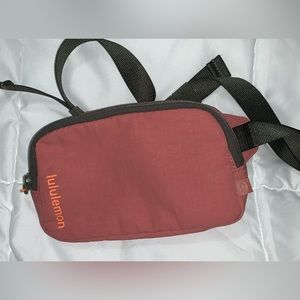 Lululemon mini belt bag in Brier Rose